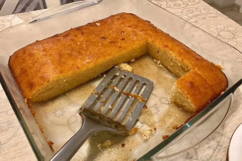 Recept za kolač sa grizom i jabukama koji deca obožavaju: Smeju da ga jedu, jako je zdrav, pun je safta!