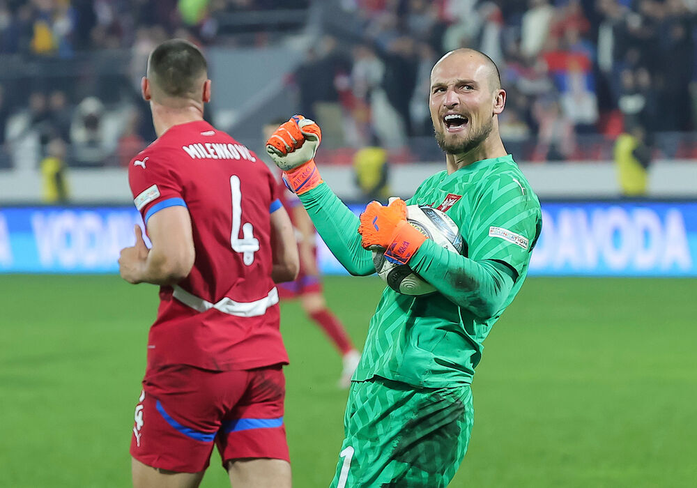 Slavlje Predraga Rajkovića posle odbranjenog penala protiv Švajcarske