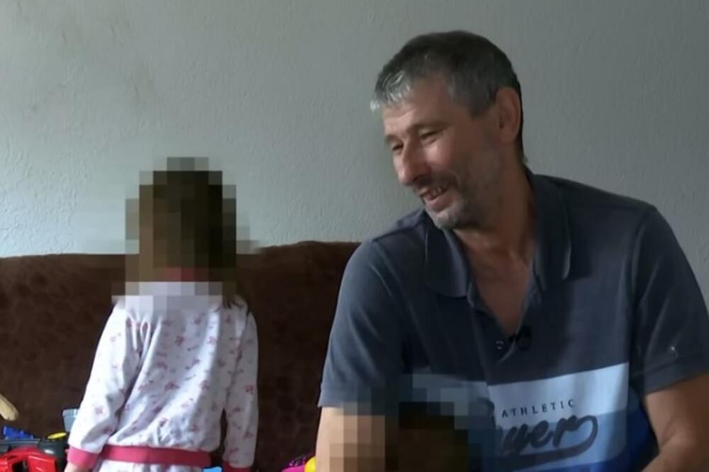 Deda iz Breze je heroj! Preuzeo je brigu o 4 unučića, a iza svega se krije jako tužna priča, nekad ga zovu "mama"