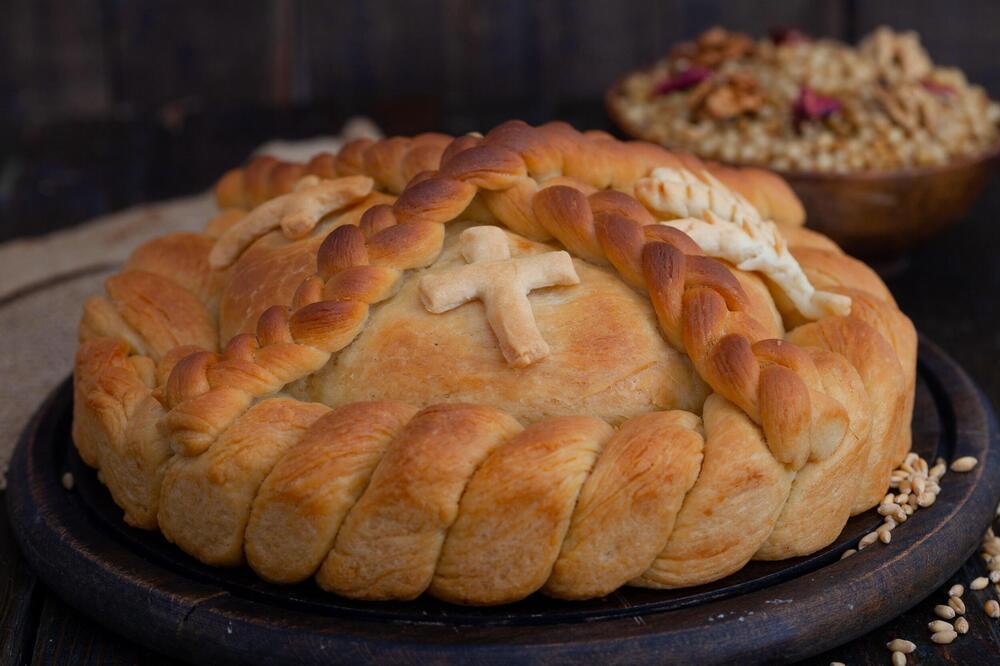 Slavski kolač koji se tradicionalno mesi za Svetog Luku: Pogača-pletenica oduševiće sve goste, a ukus božanstven