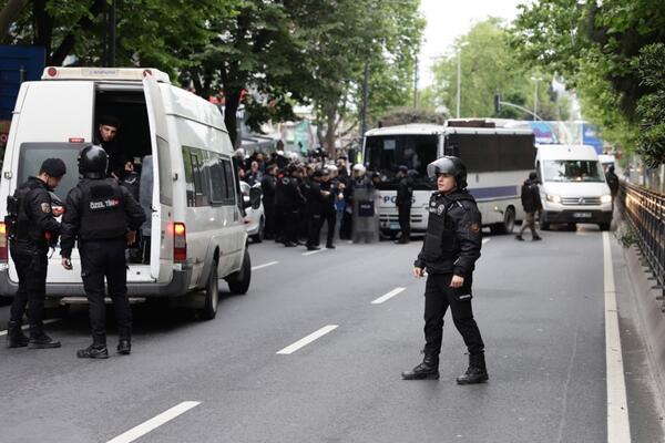 Devojka stajala ispred restorana, kada je prišao on i izbo je! Policija odmah aktivirala "Vihor"