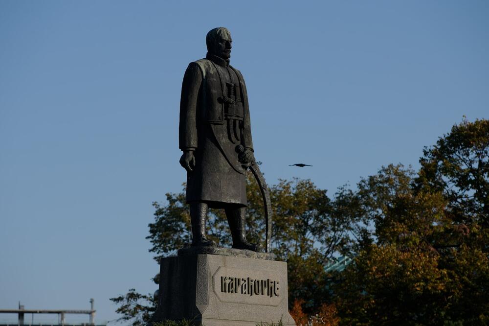 Spomenik Karađorđu, bronzana skulptura viša od 3 metra: I za Napoleona je bio najveći vojskovođa