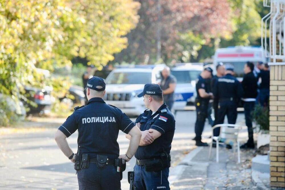 Prve fotografije sa mesta pucnjave na Bežanijskoj kosi: Muškarac pucao na sina, ćerku i suprugu (FOTO)