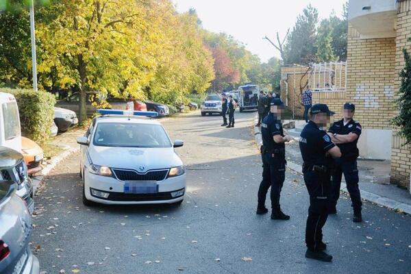 Pokosio devojčicu od 12 godina nasred pešačkog: Policija traga za vozačem, sve se desilo u ovom delu Beograda