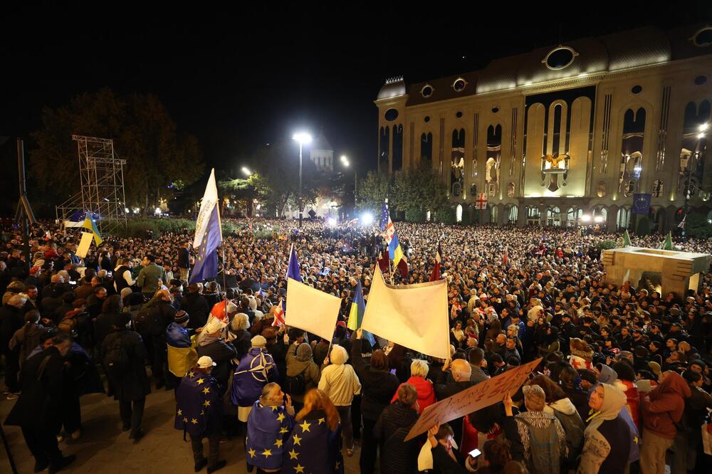 Haos na ulicama Tbilisija: Demonstranti traže poništavanje izbora, uperili prstom u Rusiju (FOTO)