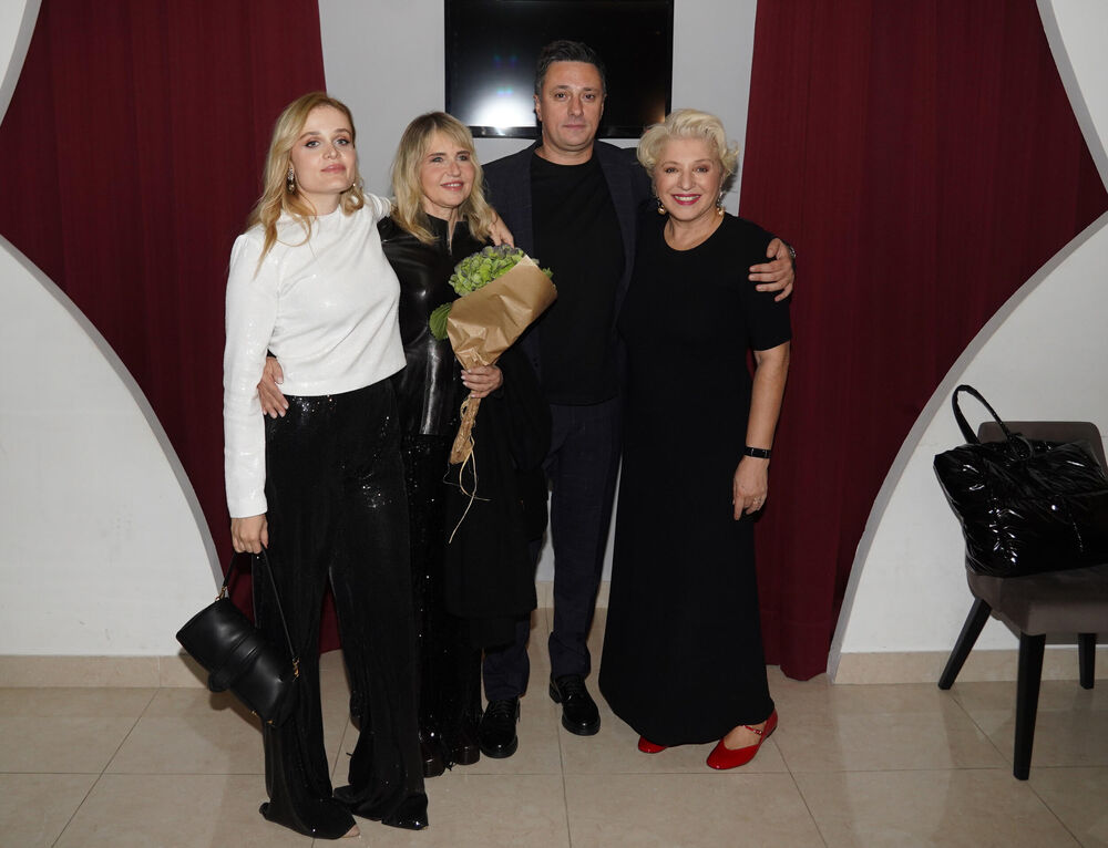 Anica Dobra, Mina Sovtić, Mirjana Karanović, Andrija Milošević