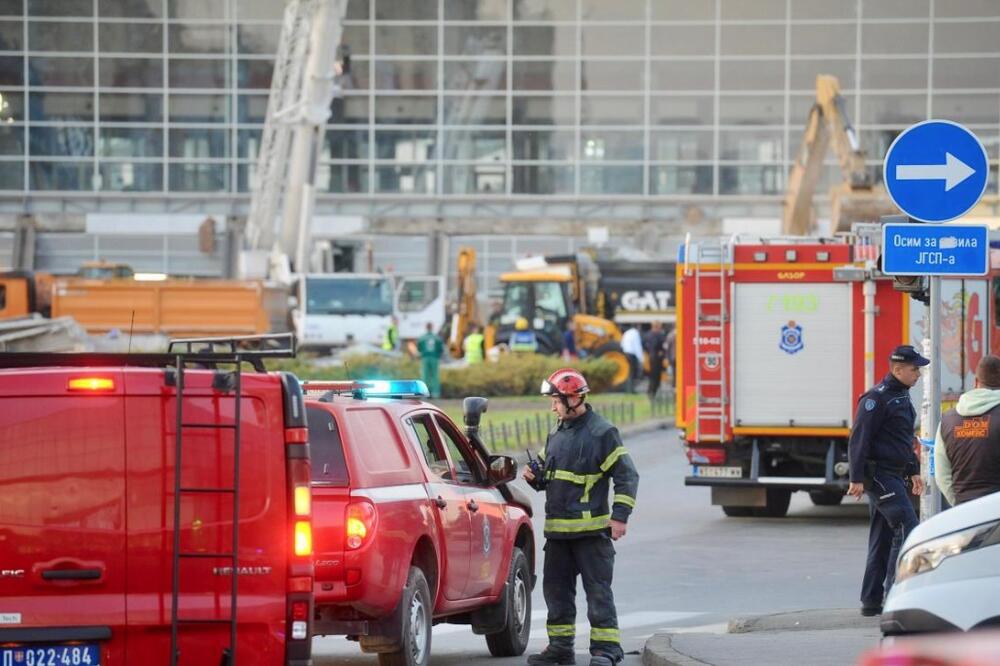 "Ljudi su vrištali, jedna žena je unezvereno tražila dete": Potresna svedočenja radnice Železničke stanice Novi Sad