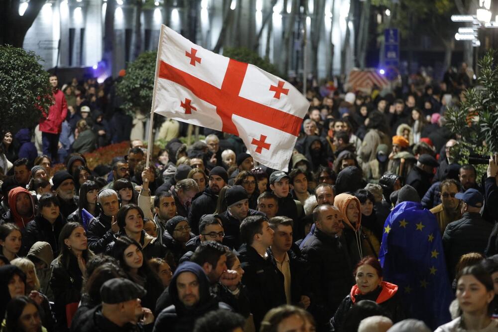 Masovni protesti u Gruziji zbog rezultata parlamentarnih izbora! (FOTO)