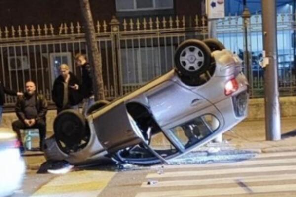 Drama na Dorćolu: Automobil se prevrnuo i završio na krovu, evo šta je sa putnicima! (FOTO)