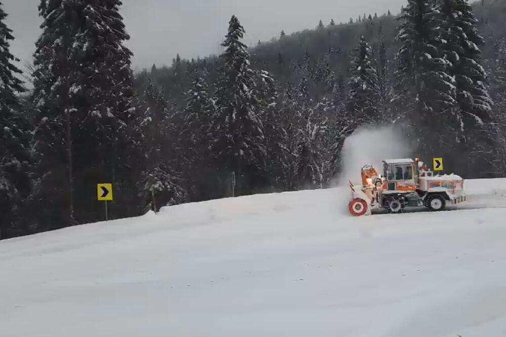 Za nekoliko sati napadalo preko deset centimetara: Sneg nije zaobišao ni najhadniji deo Srbije (FOTO)