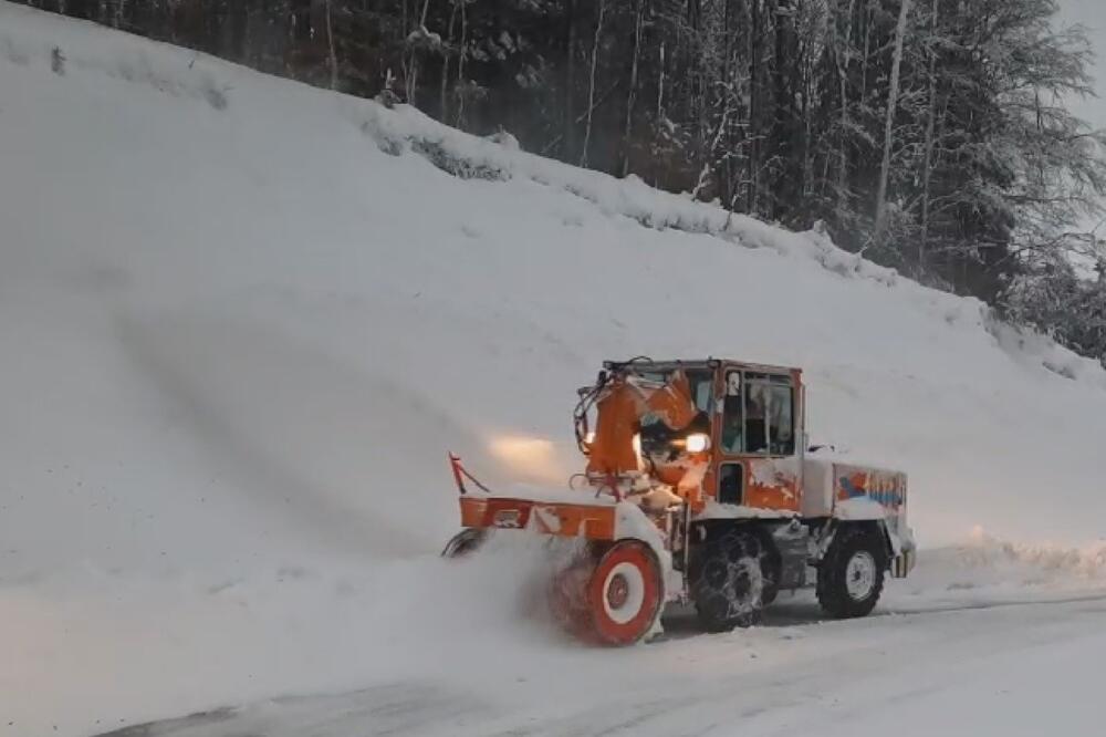 Ne krećite ovom deonicom, ako primetite ove dve pojave! Napadalo 15 cm snega - avantura će se pretvoriti u agoniju