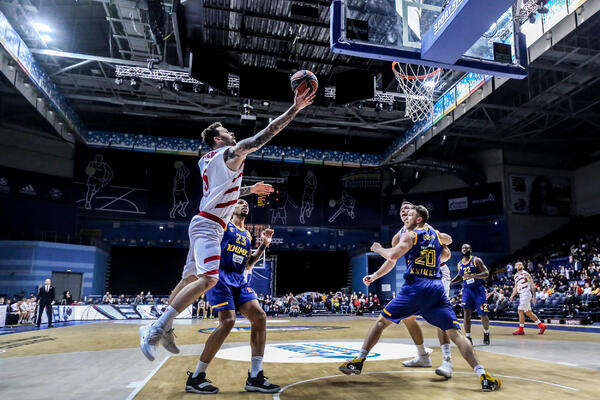 Crvena zvezda se odrekla fajnal-for igrača, Partizan ga potpisao!