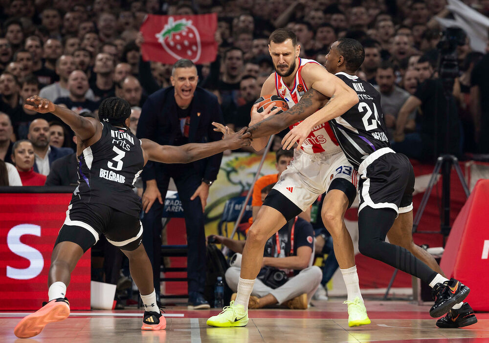 Uroš Plavšić, Frenk Nilikina, Ajzea Majk, KK Crvena zvezda, KK Partizan, Večiti derbi, Derbi