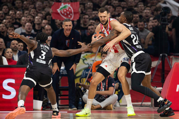 Efes ne zanimaju Zvezda i Partizan! (Foto)