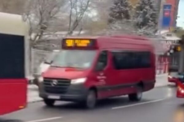 Lančani sudar u ovom delu Beograda! Kamion proklizao u suprotnu traku, reka autobusa stoji u koloni (VIDEO)