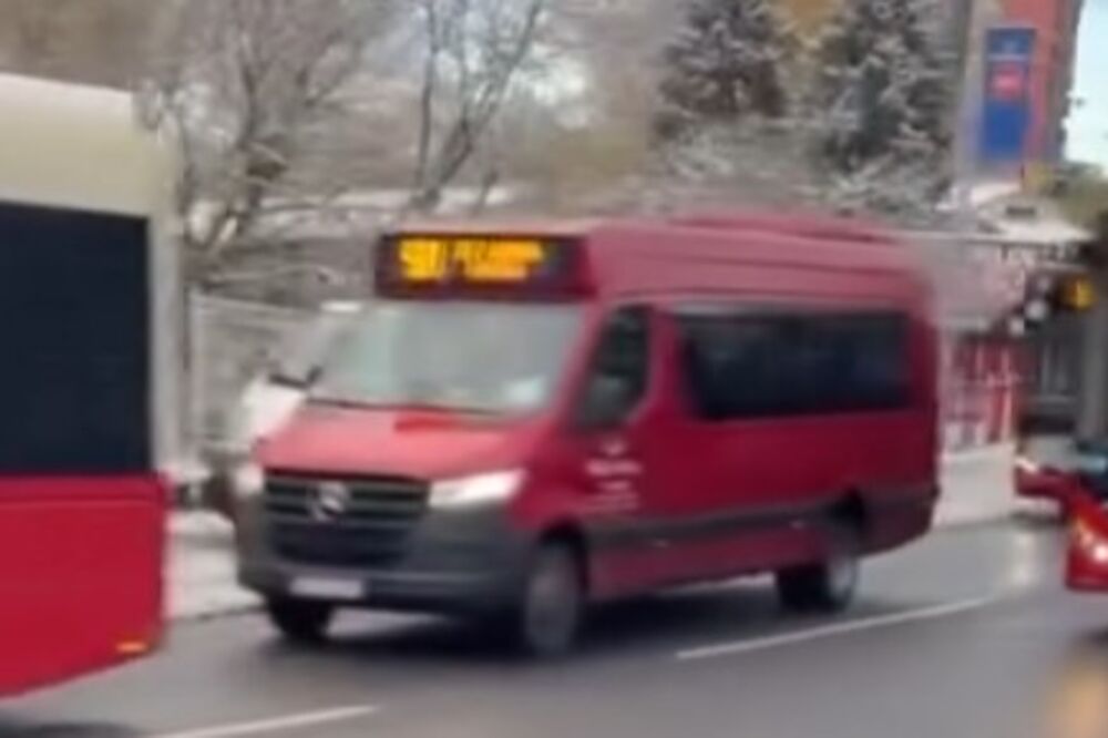 Lančani sudar u ovom delu Beograda! Kamion proklizao u suprotnu traku, reka autobusa stoji u koloni (VIDEO)