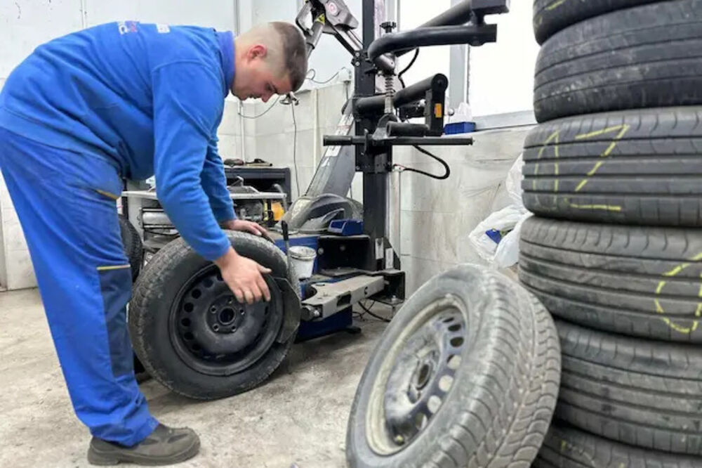 Vozači, da li ste zamenili letnje gume sa zimskim? Vulkanizer otkriva na šta treba obratiti pažnju pri kupovini