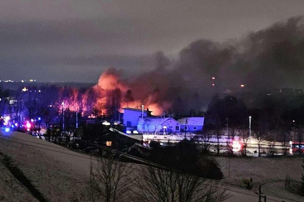 Teretni avion se zakucao u stambenu zgradu: Horor u prestonici Litvanije, ima mrtvih! (FOTO/VIDEO)