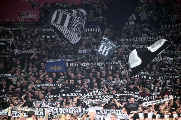 Grobari u transu: Partizan demolirao Zvezdu!