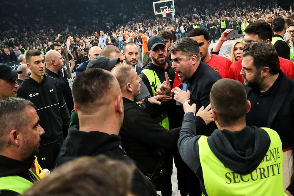 Partizan kaznio svoje navijače, oduzeli i sezonske zbog incidenta protiv Olimpijakosa (Foto)