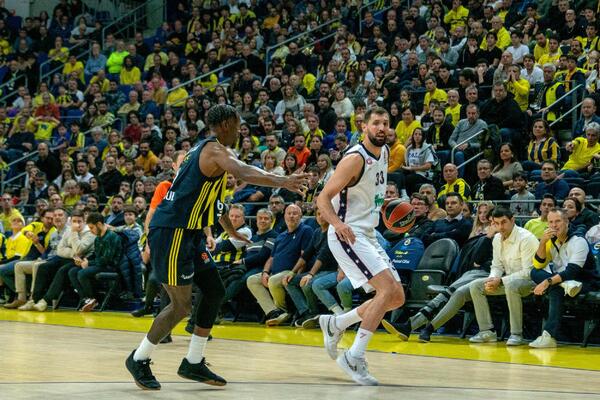 Mirotić dominirao i utišao Istanbul (Video/Foto)