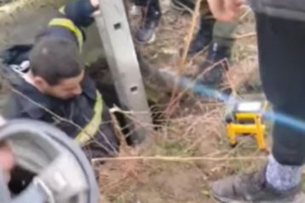 Ovi ljudi su heroji dana: Ušli u bunar dubok 12 metera i uradili neverovatno plemenitu stvar (VIDEO)