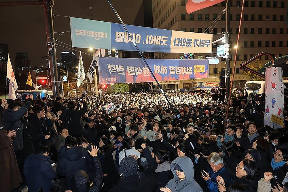 Narod izašao na ulice, nastala je opšta strahota, situacija izmiče kontroli: Puca i gori u Južnoj Koreji!