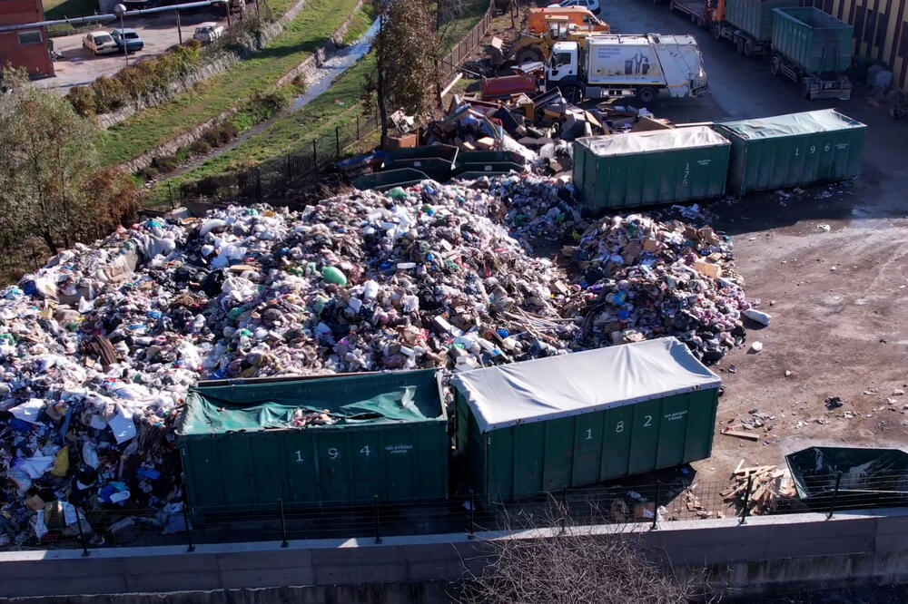 Ugašen požar na deponiji Duboko, sada drugi problem muči meštane: Sav otpad se odvozi na ovo mesto (FOTO)