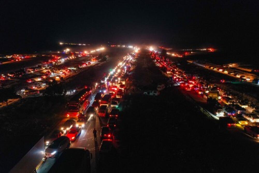 Jedni beže, drugi se vraćaju, da vas uhvati jeza: Ovako večeras izgleda okolina Damaska, šok fotografije iz vazduha