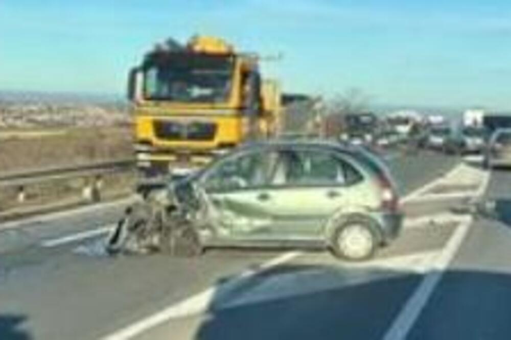 Jeziva fotografija sa mesta nesreće kod Rušnja! Sudarila se tri automobila, prizor je STRAŠAN (FOTO)