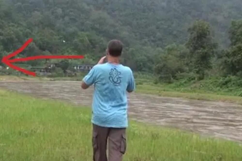 Došao je u prazno polje i viknuo iz petnih žila: Zemlja se zatresla i oni su počeli da trče ka njemu (VIDEO)