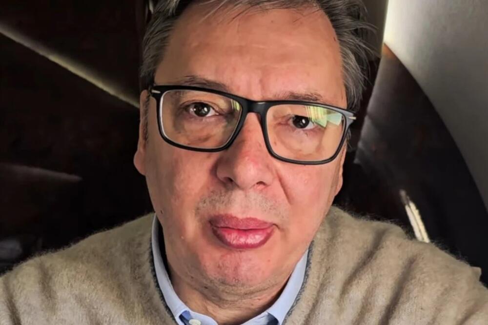 Vučić se obratio iz aviona! (VIDEO)