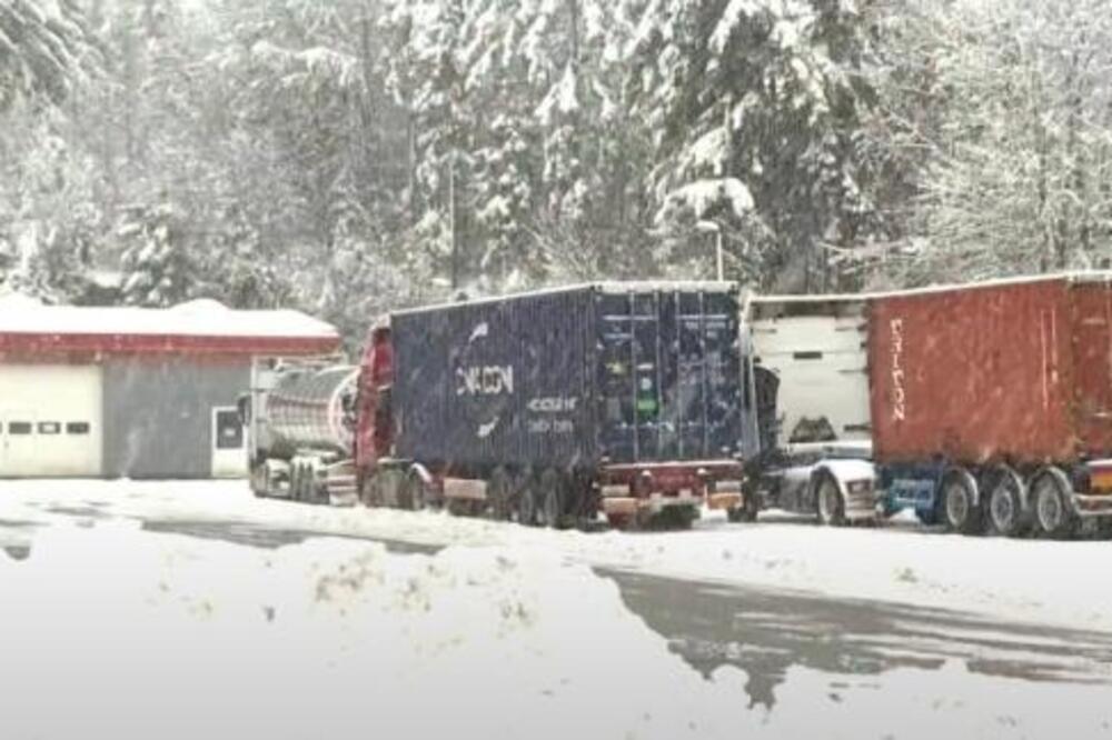 Sneg okovao Hrvatsku! U ovim delovima zemlje popaljeni CRVENI meteoalarmi, ne vidi se prst pred okom