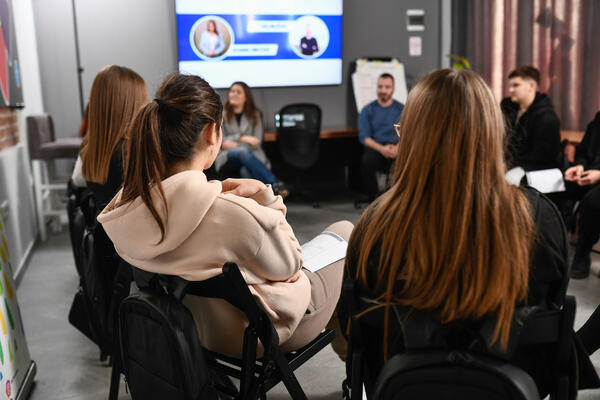 NIS I SOS DEČIJA SELA SRBIJA ZAJEDNO NA OSNAŽIVANjU MLADIH: Održane radionice posvećene karijernoj orijentaciji