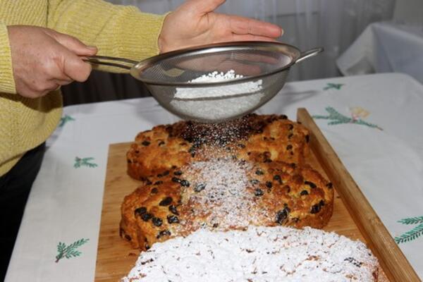 Jao, kad vam kuća zamiriše! Ovo je jedini tradicionalni božićni kolač koji morate napraviti, topi se u ustima