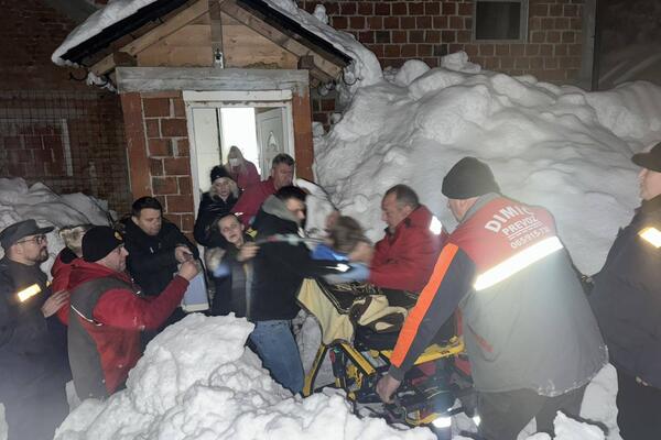 Satima se probijali do dečaka priključenog na respiratoru: Heroje nisu zaustavili ni zavejani putevi, skidamo kapu!