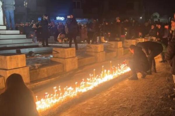 "Zagrli ih Mirko, utopli ih Mirko": Neverica, suze, jecaji u kapeli na sahrani dečaka i njihovog strica na Cetinju!