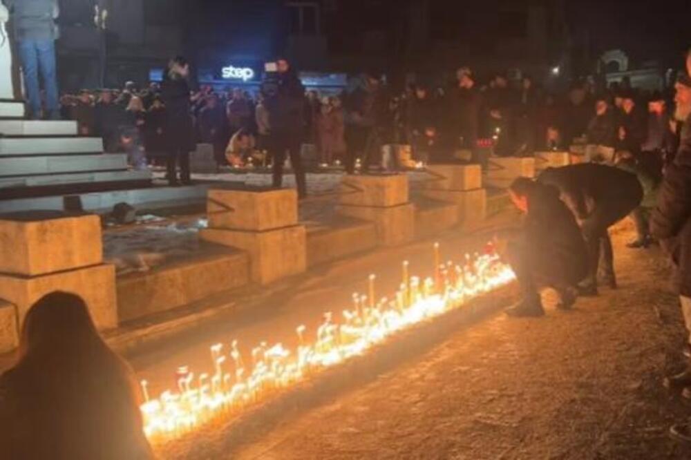 Potresni prizori na Cetinju: Građani odaju poštu nastradalima u masakru (VIDEO)