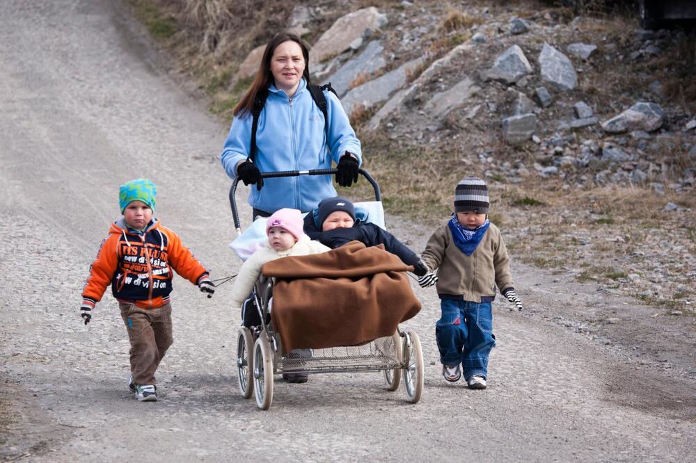 "Imale smo 13 godina, izlazile jedna po jedna i plakale": Trauma prisilne kontracepcije obeležila žene s Grenlanda!