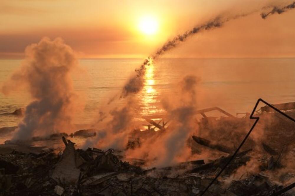 Ova vrsta vetra dodatno rasplamsava požare u Los Anđelesu! Sunce se jedva vidi od dima i vatre, vazduh je opasan