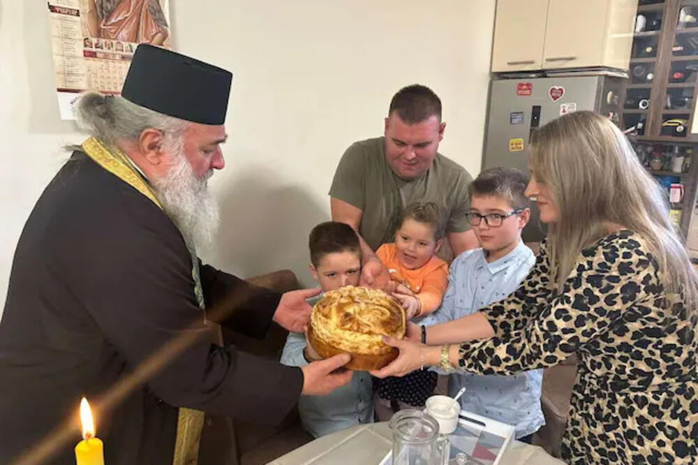 Nakon Božića ova domaćica spremila je i slavu: Klisarići na troje dece prenose ljubav prema veri i tradiciji (FOTO)