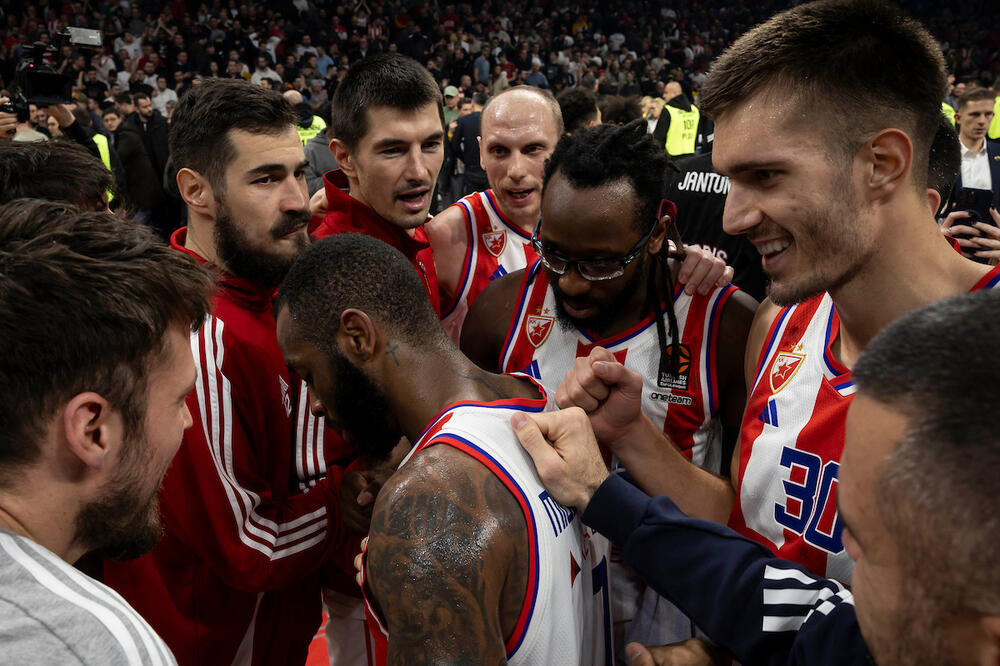 Crvena zvezda rušenjem Fenerbahčea ide na četvrto mesto i po istorijski uspeh! (Foto)