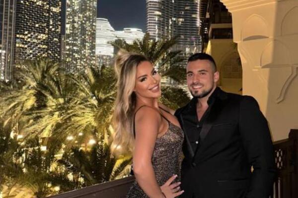 Draganina snajka vrelija od Dubaija: Zanosna plavuša pokazala zategnuto telo, pogledajte samo kako je dobra! (FOTO)