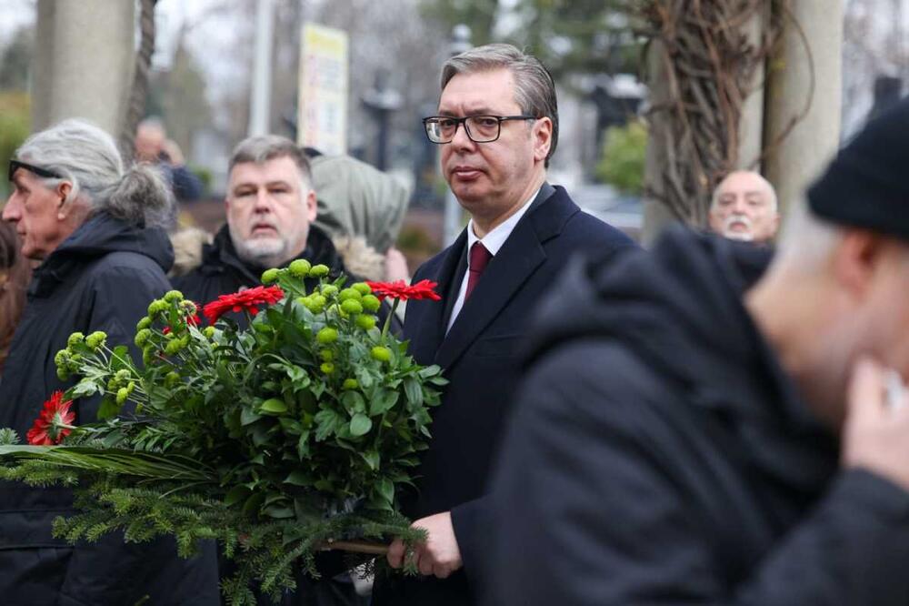 Predsednik Vučić stigao na sahranu Milorada Milinkovića: Došao sa buketom cveća da kaže "poslednje zbogom"!