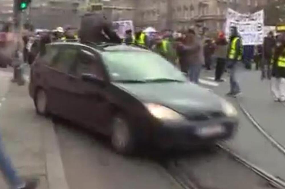 Određeno zadržavanje vozaču: Muškarcu koji je udario ženu na blokadi izrečena mera od strane tužilaštva!