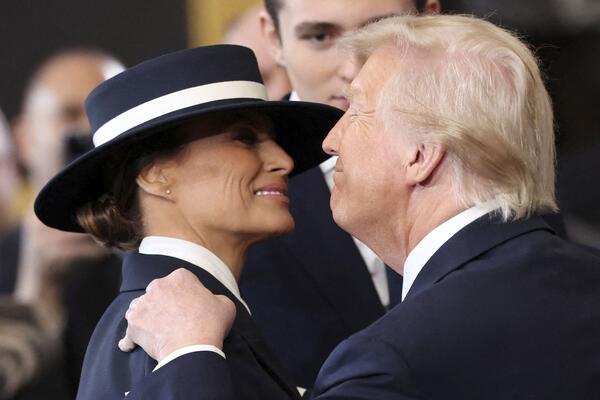 Besraman potez Melanije usred inaguruacije njenog muža! Čak se i Donald javno šokirao, nije mogao da se isfolira