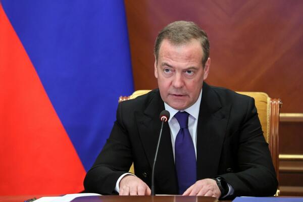 "Degenerisano evropsko stvorenje!" Medvedev van sebe od besa, nikad nije poludeo, bio van sebe, neprepoznatljiv