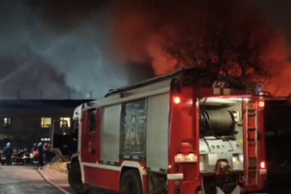 Gori zgrada u Moskvi, a oko 100 ljudi zarobljeno unutra: Dramatične scene usred Rusije (VIDEO)