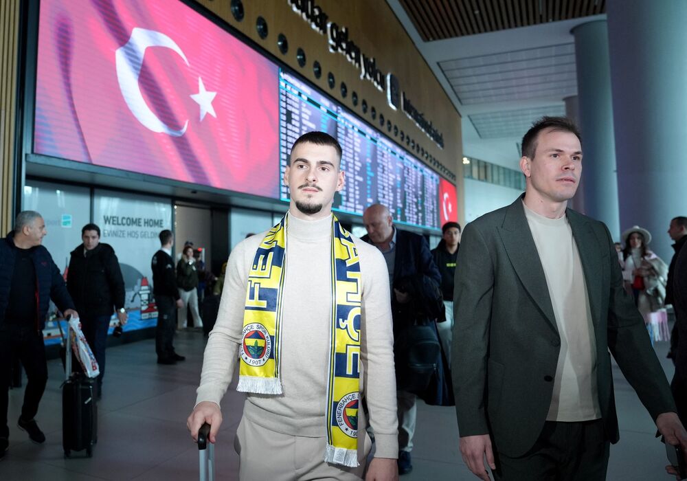 Ognjen Mimović sa šalom Fenerbahčea