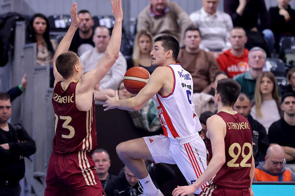 Bivši NBA as i dvostruki osvajač Evrolige gleda meč Crvene zvezde i FMP-a (Foto)